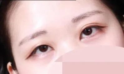 自然でくっきりとしたラインができて、とても満足しています！